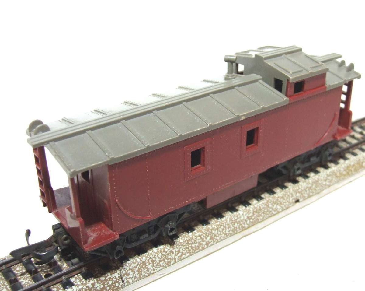 TRI-Ang OO: Vintage Caboose in Fair Un-Boxed, Used Condition (England)