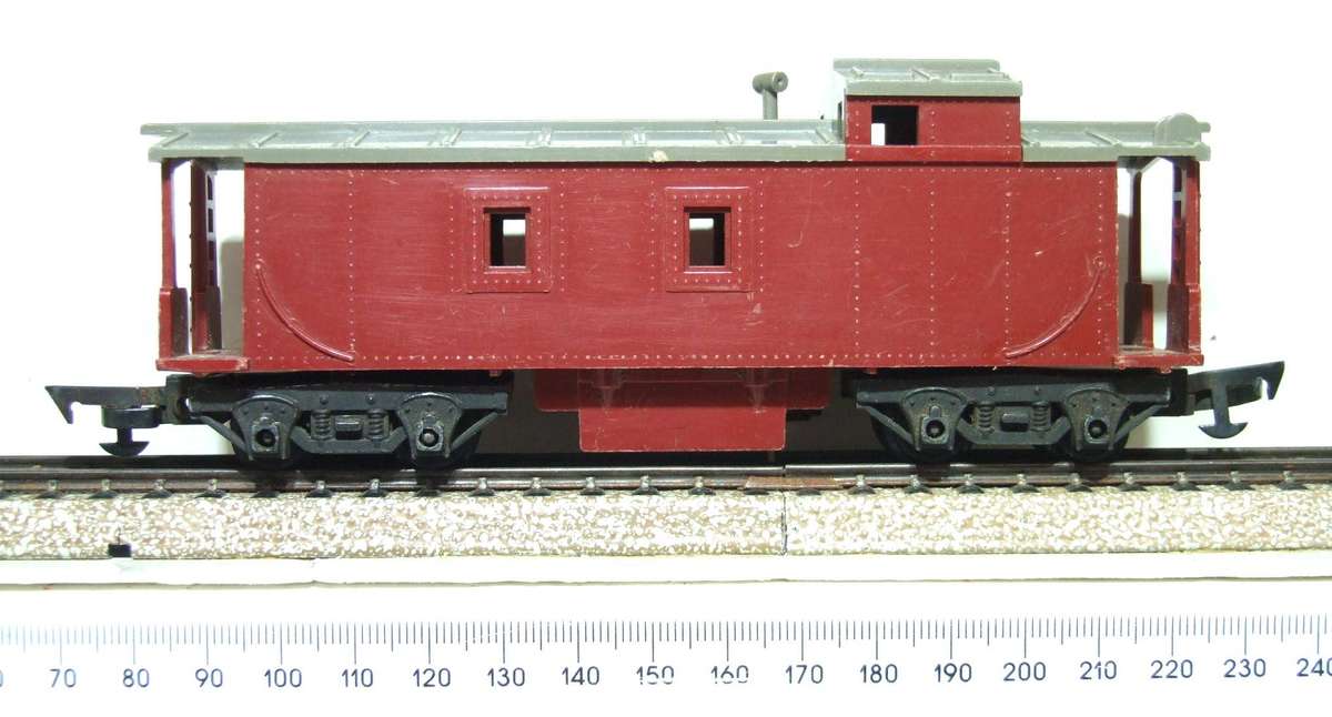 TRI-Ang OO: Vintage Caboose in Fair Un-Boxed, Used Condition (England)