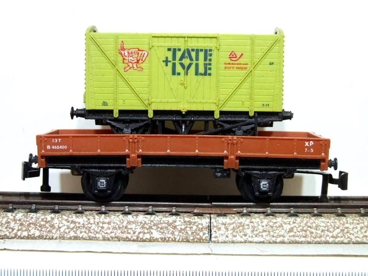 JOUEF HO: Vintage Low Sided Freight Car with Load in Fair Condition. (FRANCE)
