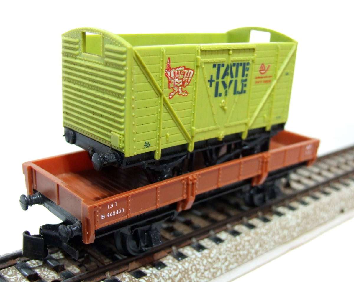 JOUEF HO: Vintage Low Sided Freight Car with Load in Fair Condition. (FRANCE)