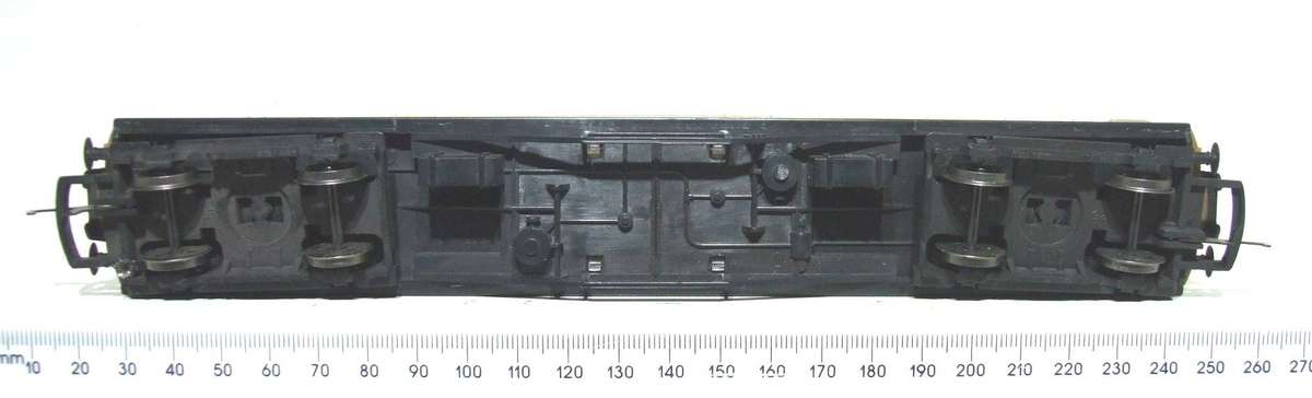 HORNBY OO: LNER Composite Coach in Ver Good Un-Boxed Condition