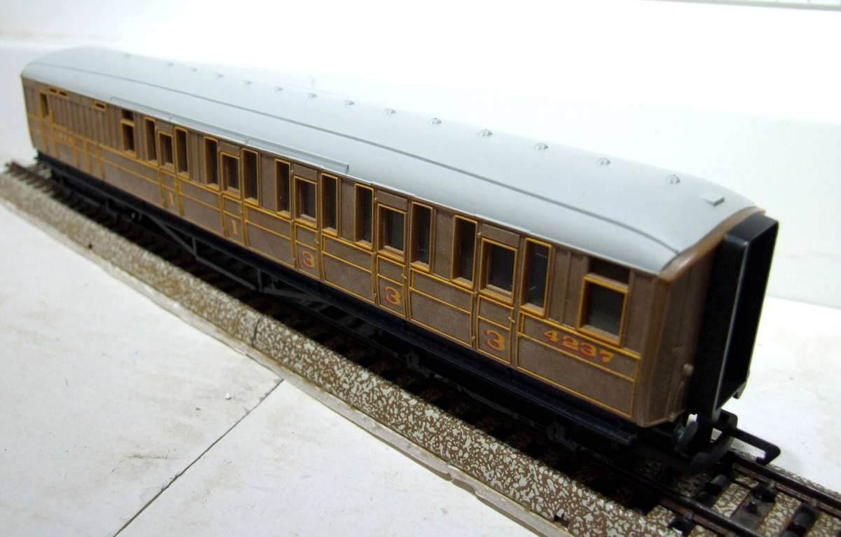 HORNBY OO: LNER Composite Coach in Ver Good Un-Boxed Condition