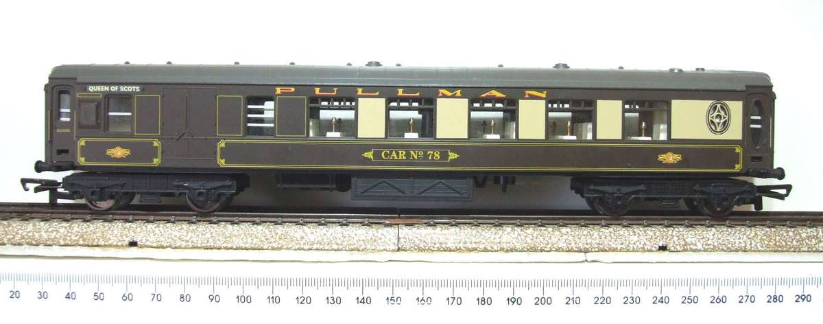 HORNBY OO: Vintage Upmarket Pullman Passenger Coach in Good Un-Boxed, Used Condition (England)