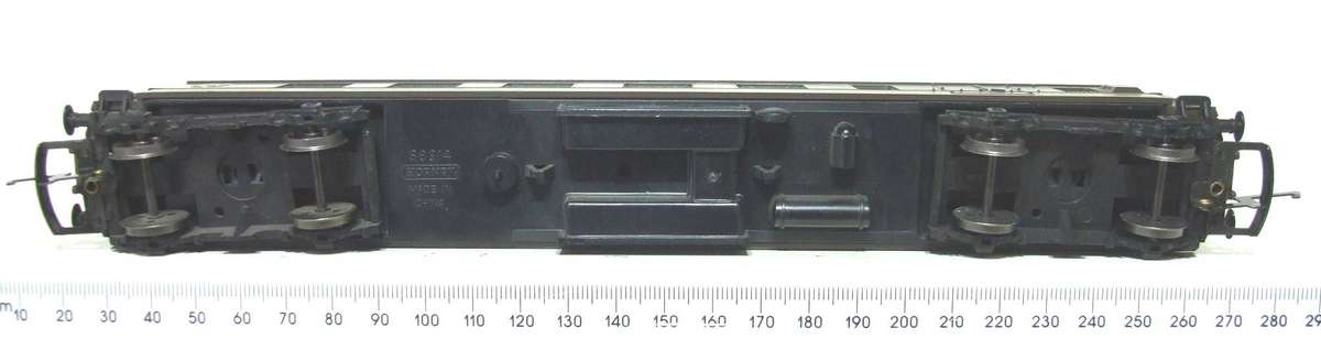 HORNBY OO: Vintage Upmarket Pullman Passenger Coach in Good Un-Boxed, Used Condition (England)