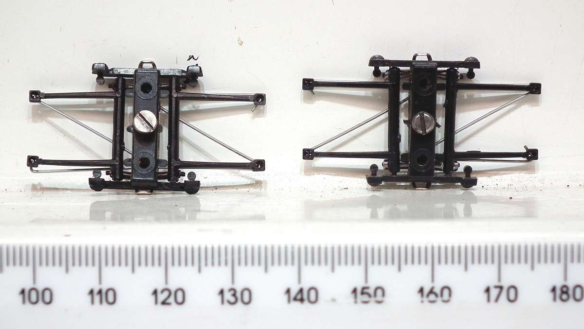 LIMA HO: 1pr SAR E5 Locomotive Pantographs  in Good condition(with Springs) for Parts.(Italy)