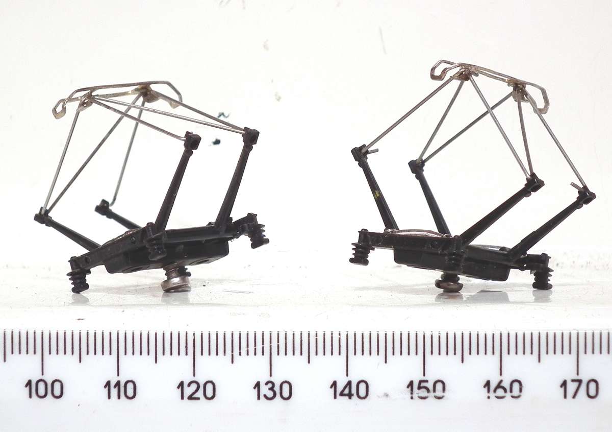 LIMA HO: 1pr SAR E5 Locomotive Pantographs  in Good condition(with Springs) for Parts.(Italy)