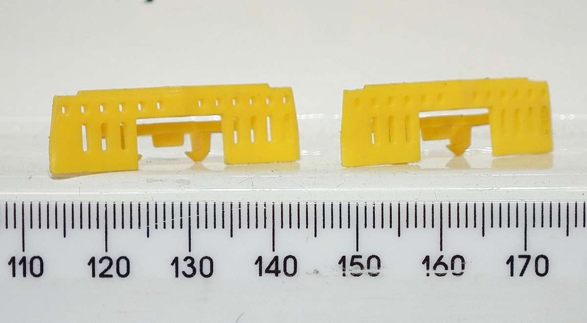 LIMA HO: SAR E5 `Blue Train` Locomotive cowcatchers in Good un-boxed condition for Parts.(Italy)