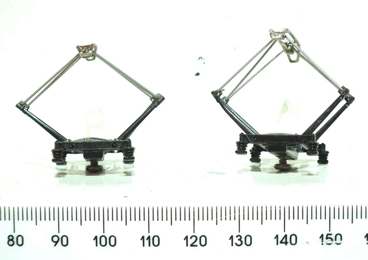 LIMA HO: 1pr SAR E5 Locomotive Pantographs  in Good condition(with Springs) for Parts.(Italy)