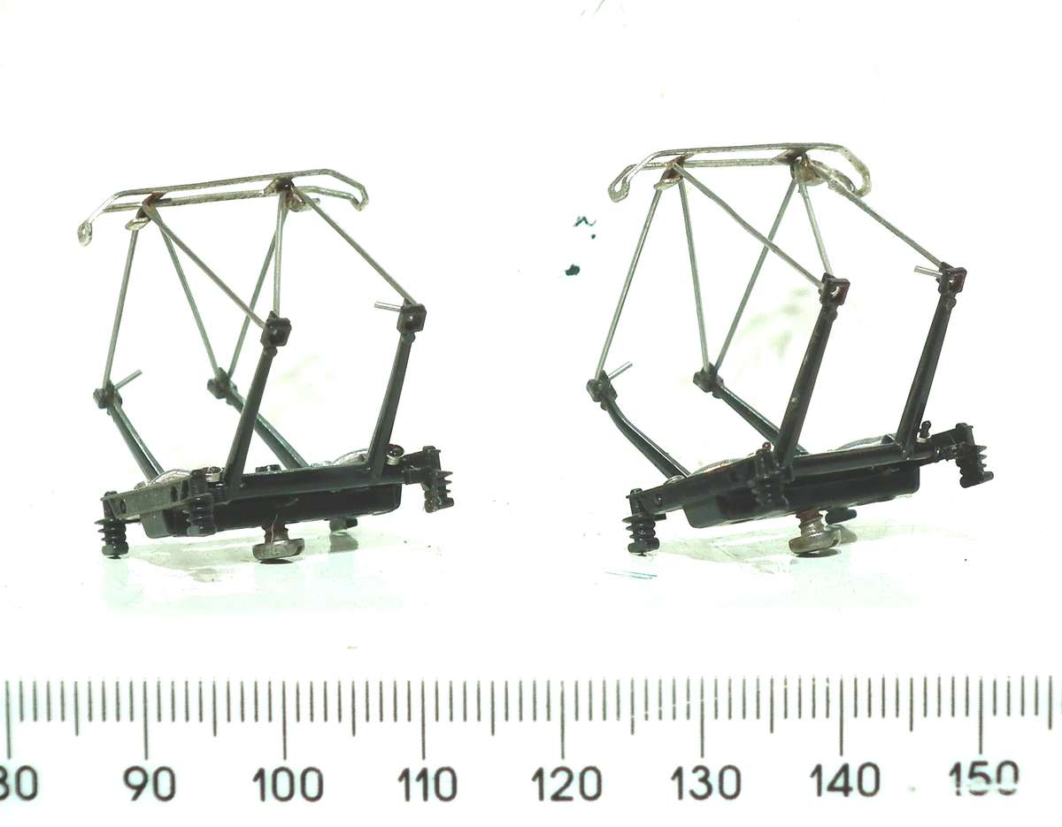 LIMA HO: 1pr SAR E5 Locomotive Pantographs  in Good condition(with Springs) for Parts.(Italy)