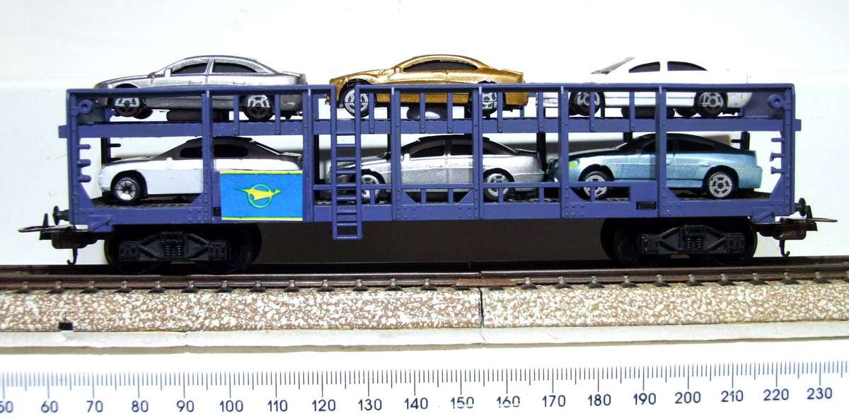 LIMA HO:  "Blue Train" Auto Carrier with Six Modern Car Load in Good Un-Boxed, Used Condition (Italy