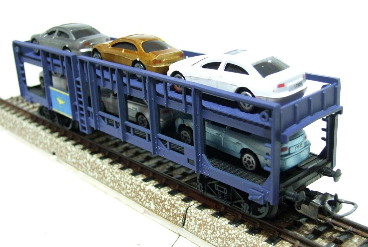 LIMA HO:  "Blue Train" Auto Carrier with Six Modern Car Load in Good Un-Boxed, Used Condition (Italy