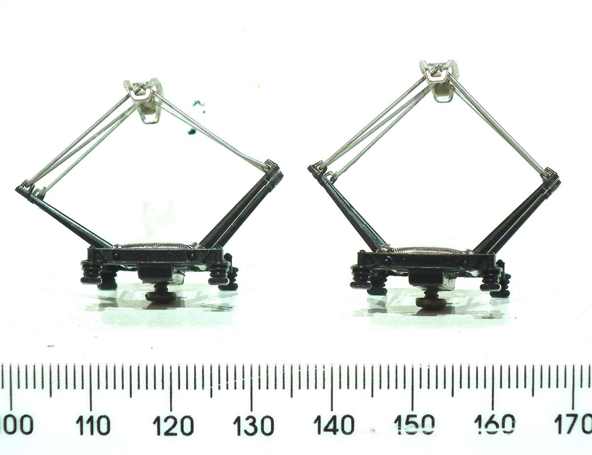 LIMA HO: 1pr SAR E5 Locomotive Pantographs  in Good condition(with Springs) for Parts.(Italy)