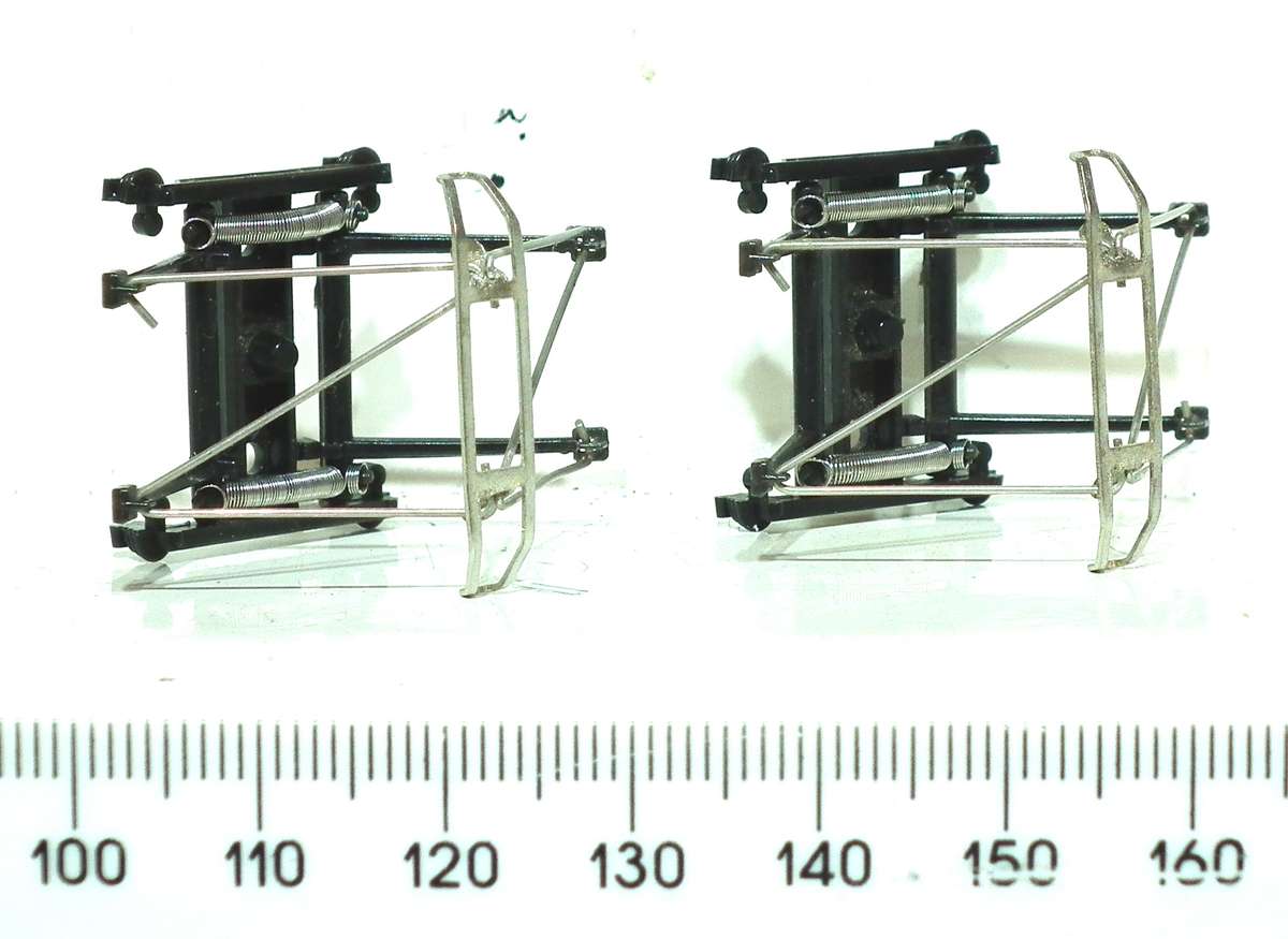 LIMA HO: 1pr SAR E5 Locomotive Pantographs  in Good condition(with Springs) for Parts.(Italy)