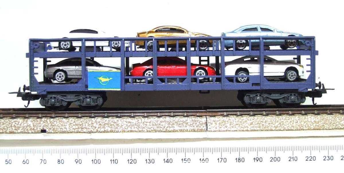 LIMA HO:   "Blue Train" Auto Carrier with Six Modern Car Load in Good Un-Boxed, Used Condition (Ital