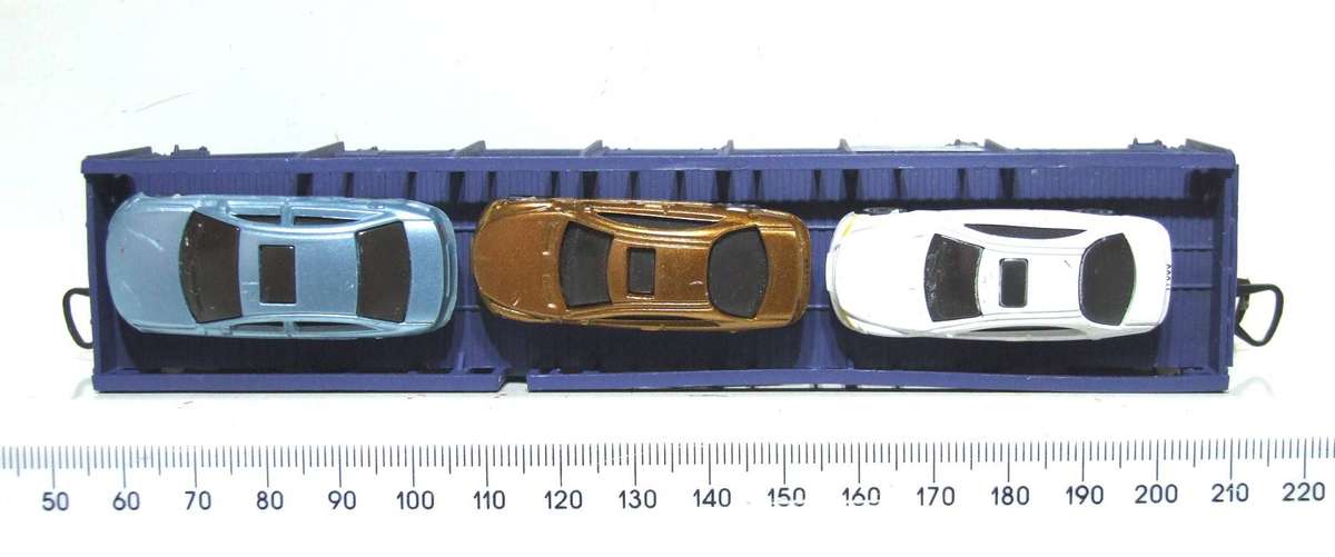 LIMA HO:   "Blue Train" Auto Carrier with Six Modern Car Load in Good Un-Boxed, Used Condition (Ital