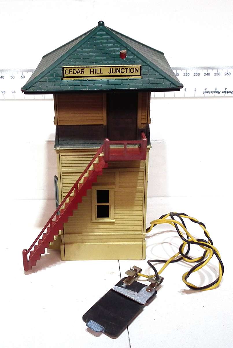 PLASTICVILLE S: Vintage Signal Tower(1952) in Very Good Un-Boxed condition(USA)