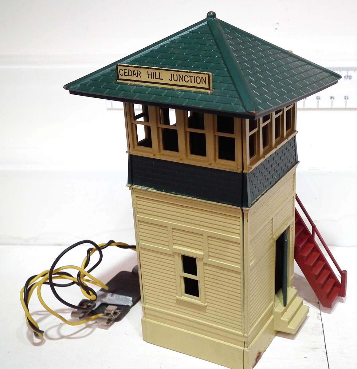 PLASTICVILLE S: Vintage Signal Tower(1952) in Very Good Un-Boxed condition(USA)