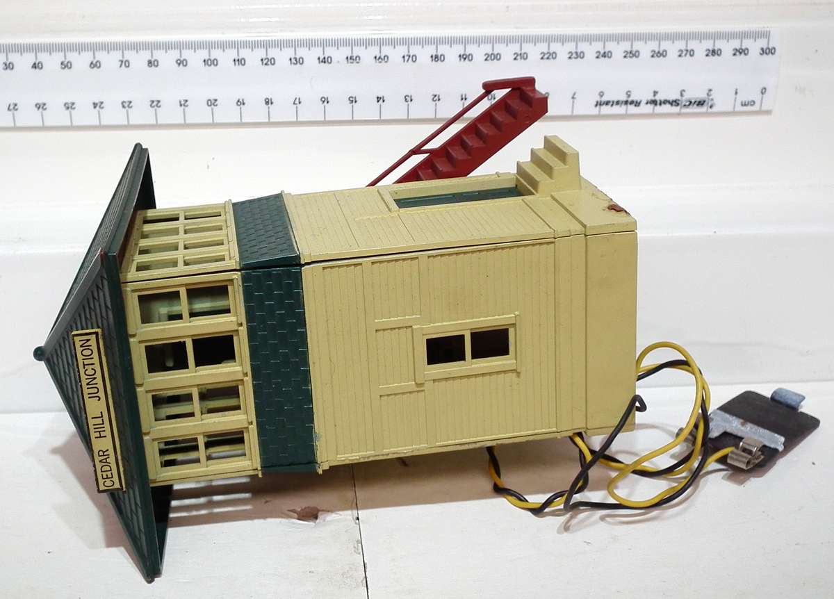 PLASTICVILLE S: Vintage Signal Tower(1952) in Very Good Un-Boxed condition(USA)