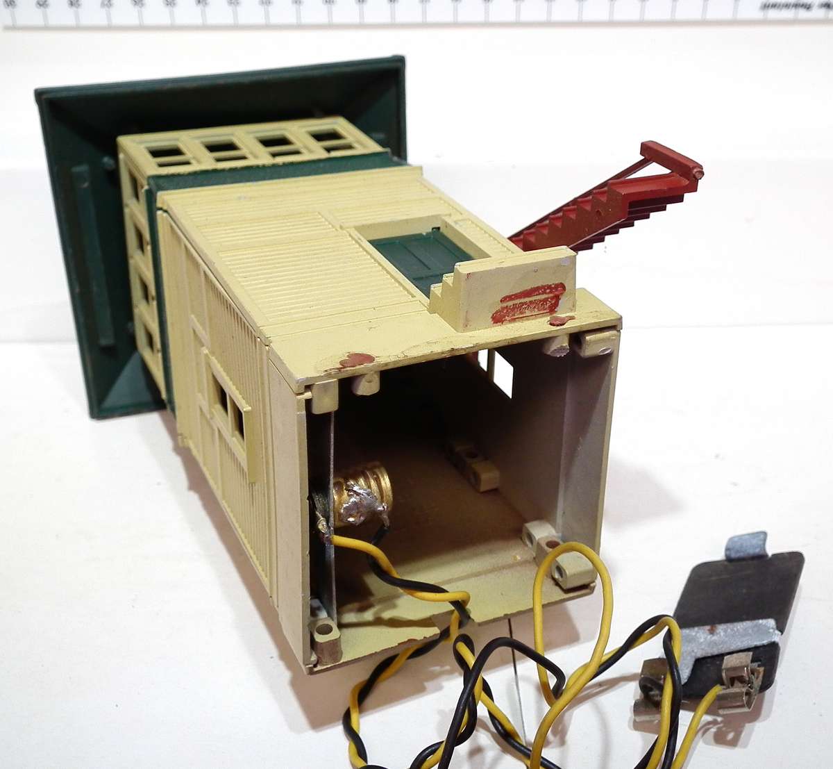 PLASTICVILLE S: Vintage Signal Tower(1952) in Very Good Un-Boxed condition(USA)