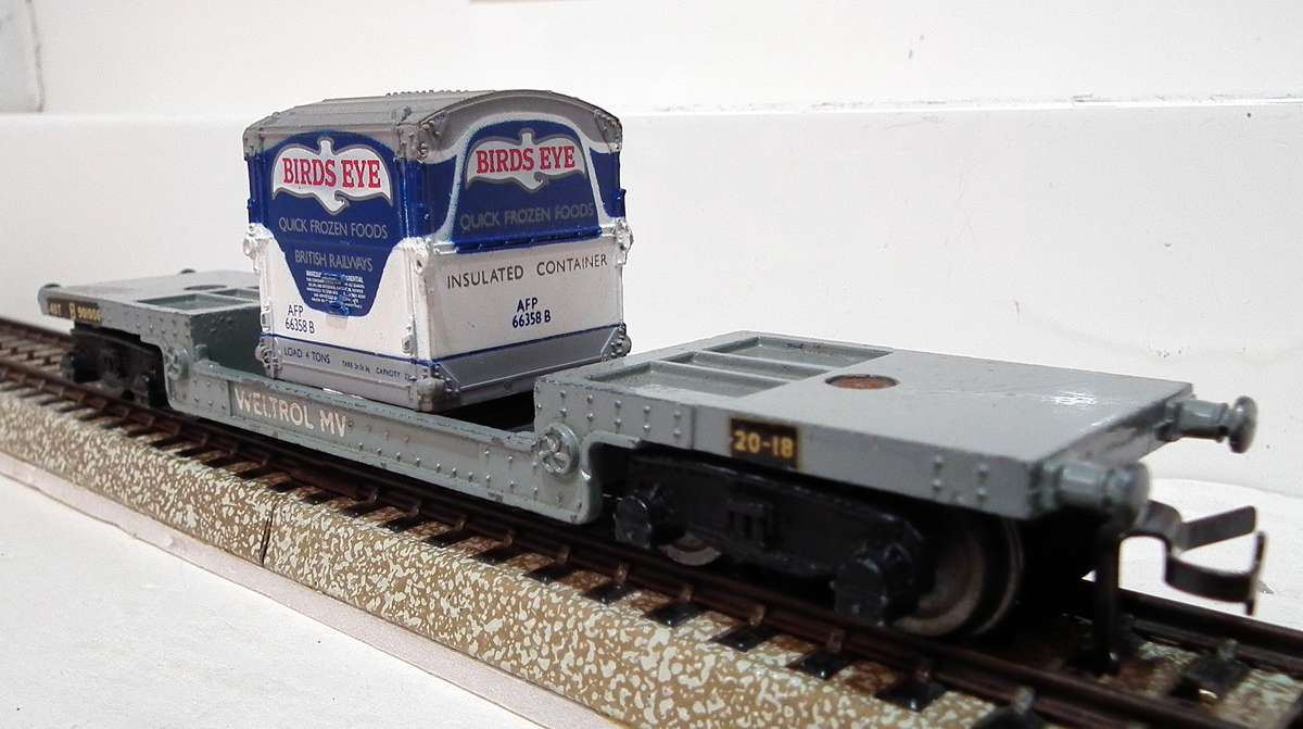 HORNBY DUBLO OO: Vintage English All Metal Lowbed With Load in Good Un-Boxed condition(England)