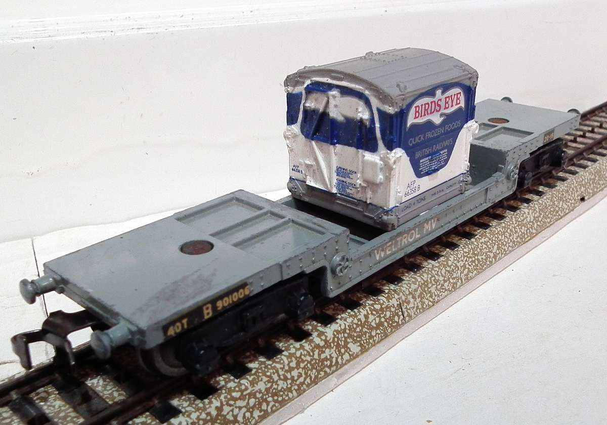 HORNBY DUBLO OO: Vintage English All Metal Lowbed With Load in Good Un-Boxed condition(England)