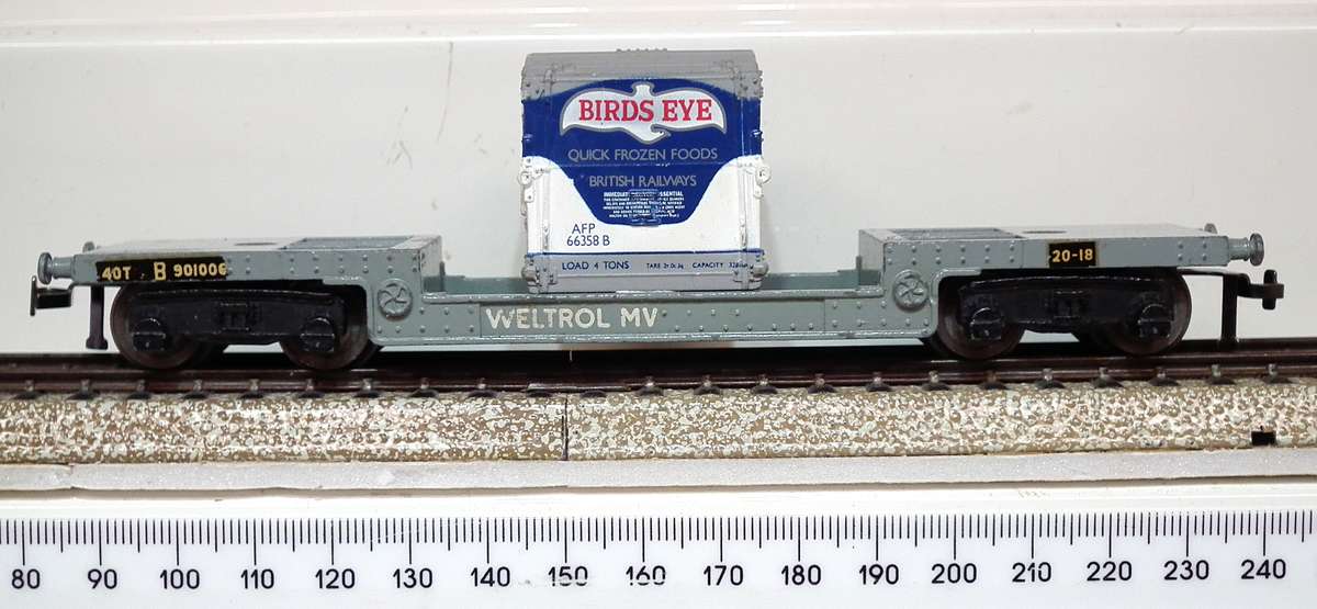 HORNBY DUBLO OO: Vintage English All Metal Lowbed With Load in Good Un-Boxed condition(England)