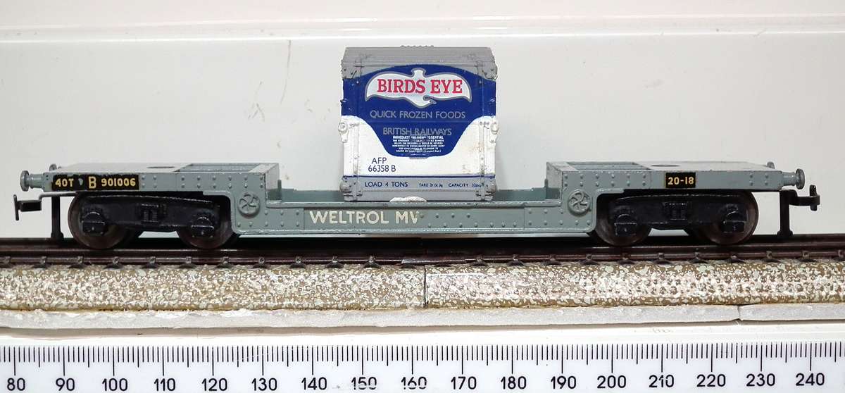 HORNBY DUBLO OO: Vintage English All Metal Lowbed With Load in Good Un-Boxed condition(England)