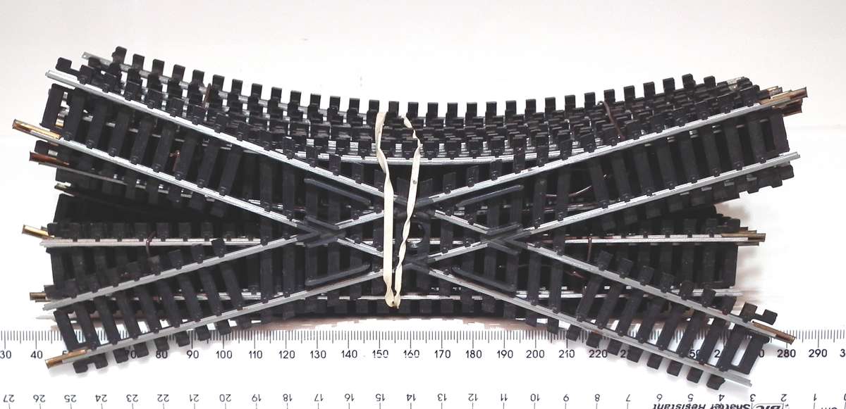 LIMA HO:  23pc Figure Eight Metal Track Layout in Good Used Condition.(Italy)