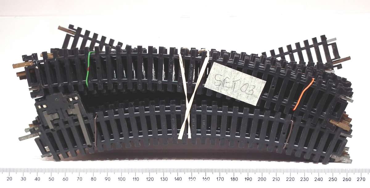 LIMA HO:  23pc Figure Eight Metal Track Layout in Good Used Condition.(Italy)