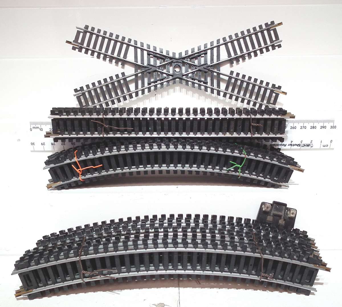 LIMA HO:  23pc Figure Eight Metal Track Layout in Good Used Condition.(Italy)