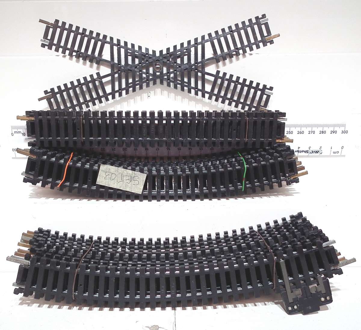 LIMA HO:  23pc Figure Eight Metal Track Layout in Good Used Condition.(Italy)