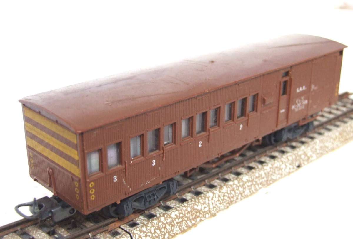 LIMA HO: Vintage SAR V8 Guards Van in Scrap Condition (Italy)