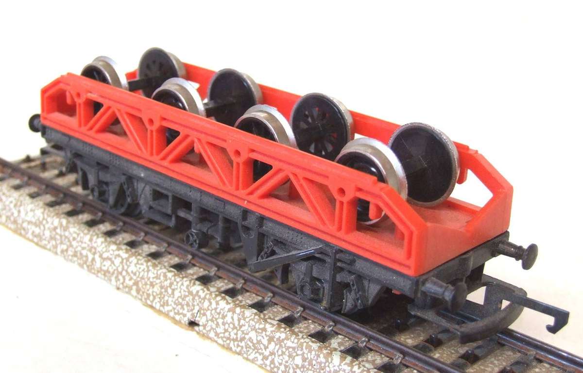 HORNBY OO: Freight Car With Train Axle Load in Good Un-Boxed Condition(England)