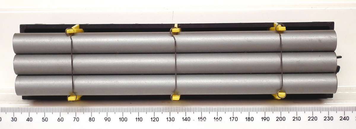 AMERICAN FLYER S:  Vintage C & O Gondola with Pipe Load in Good Un-Boxed condition(USA)