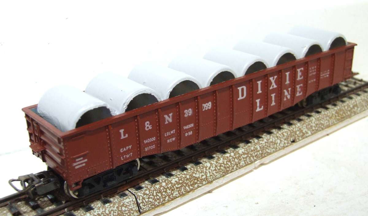 MARKLIN HO: Vintage Gondola with Concreate Pipe Load in Fair Un-boxed, Used condition (W/GR)