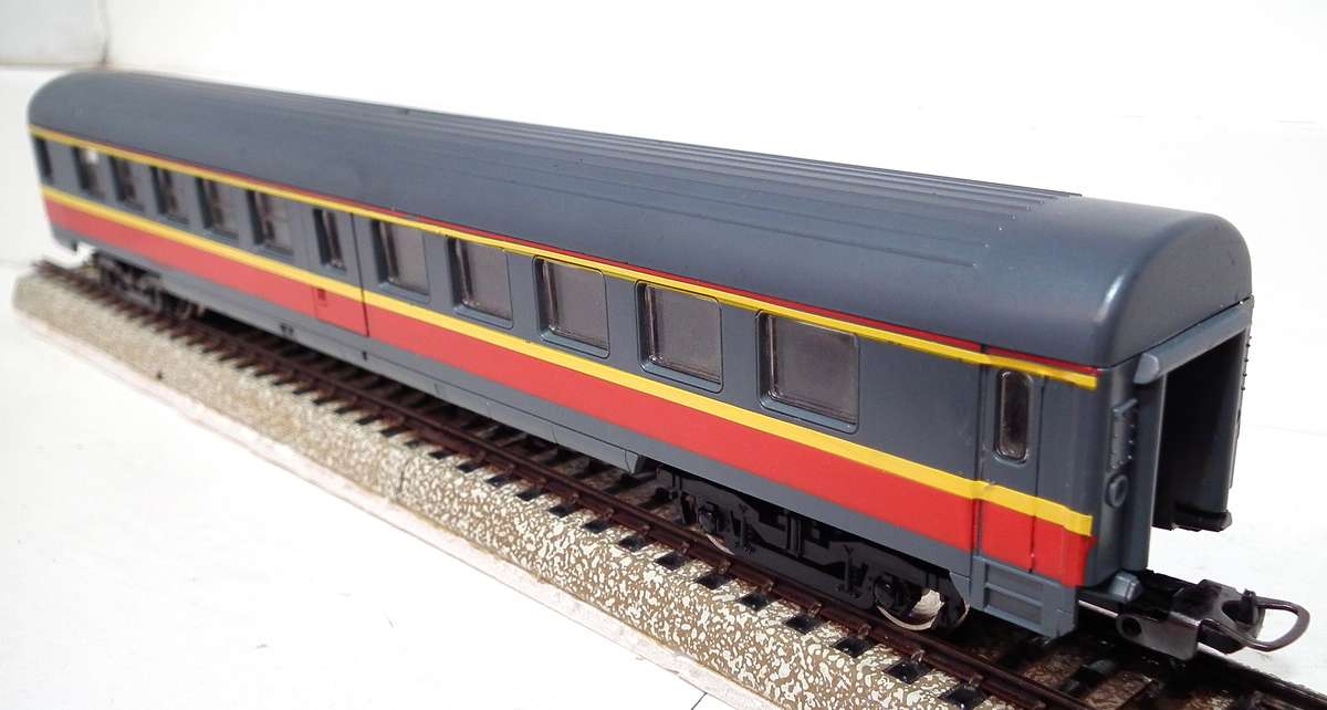 LIMA HO:  SAR METRO BLITZ Passenger Coach in Good  Used and  Un-Boxed condition.(Italy)