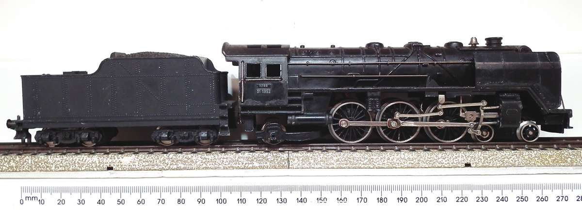 FLEISCHMANN HO: Very Heavy All Metal Vintage 4-6-2 Steam Loco in Good Running Condition.