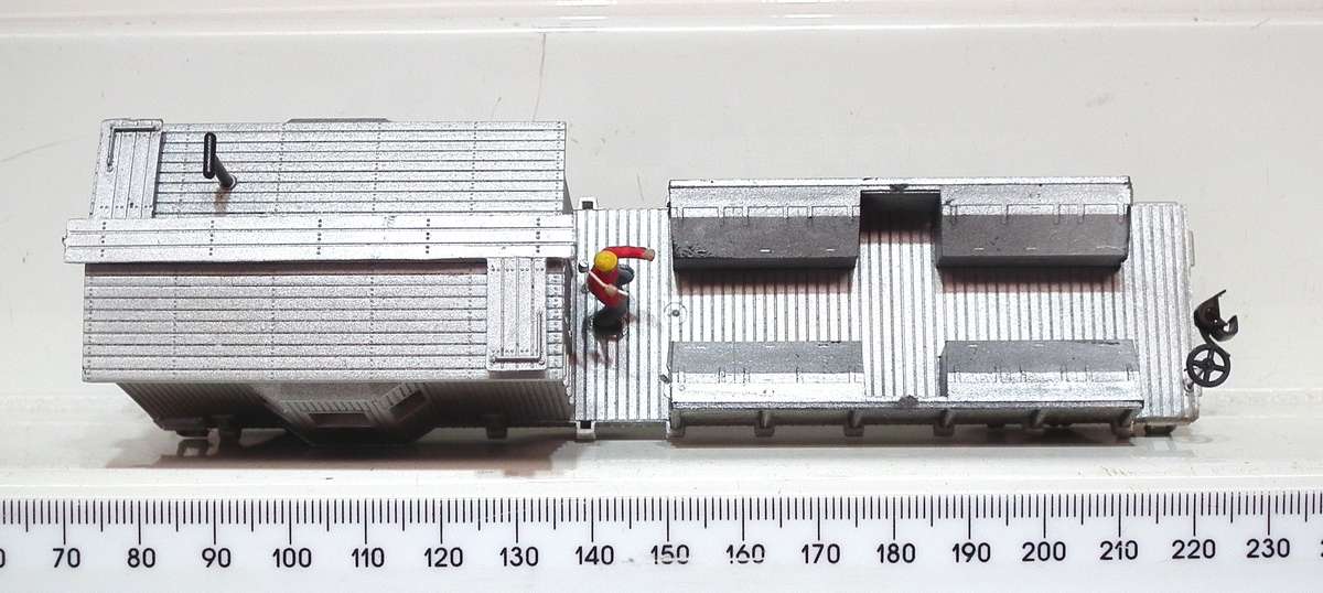 ATHEARN HO:  Vintage SF Track Maintenance Car in Good Un-Boxed condition.