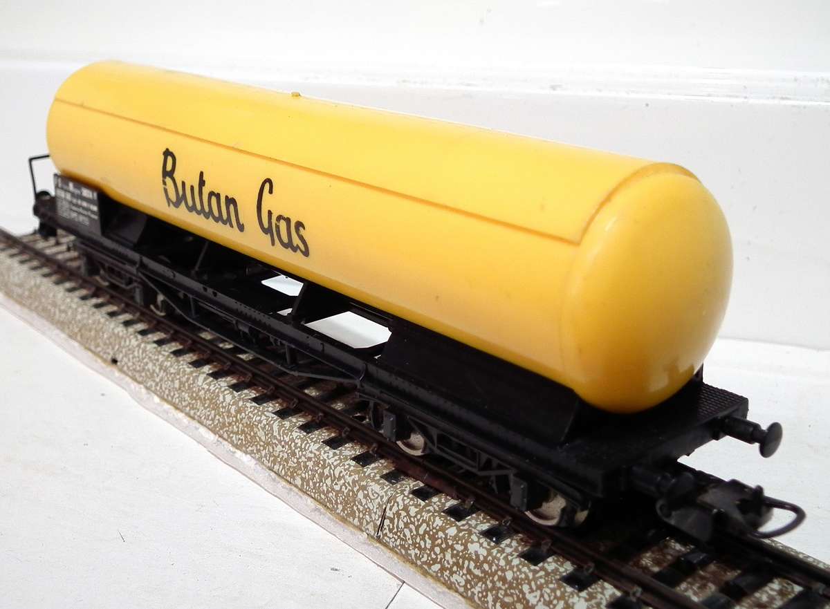 LIMA HO:  BUTAN GAS Tanker Car in Good Un-Boxed condition.(Italy)