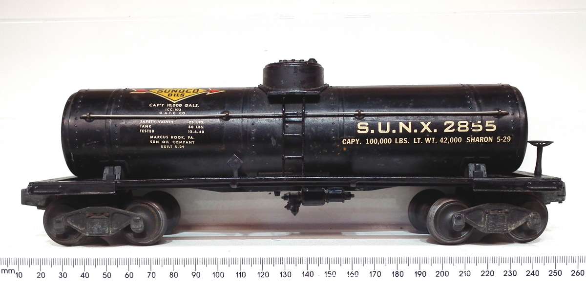 LIONEL O:  Vintage "SUNOKO" Single Dome Tanker in Fair Used, Un-Boxed condition(USA)