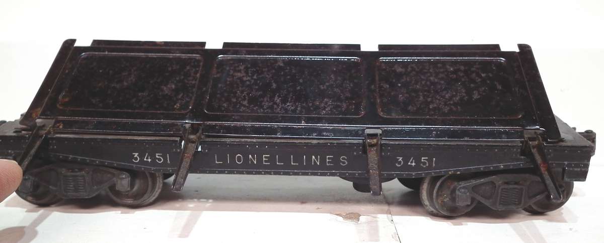 LIONEL O:  Vintage "LIONELLINES" Auto Unload Flat Bed Car in Fair Used, Un-Boxed condition(USA)