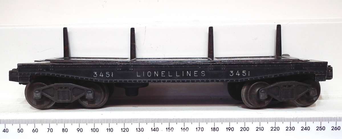 LIONEL O:  Vintage "LIONELLINES" Auto Unload Flat Bed Car in Fair Used, Un-Boxed condition(USA)