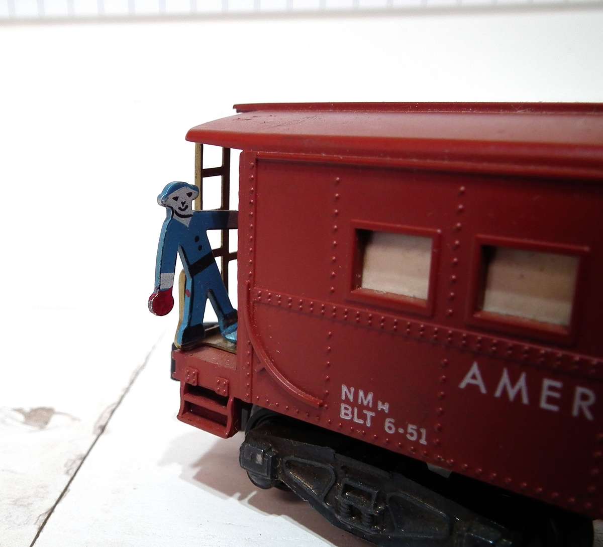 AMERICAN FLYER S:  Vintage 977 Action Caboose in Excellent Boxed condition(USA)