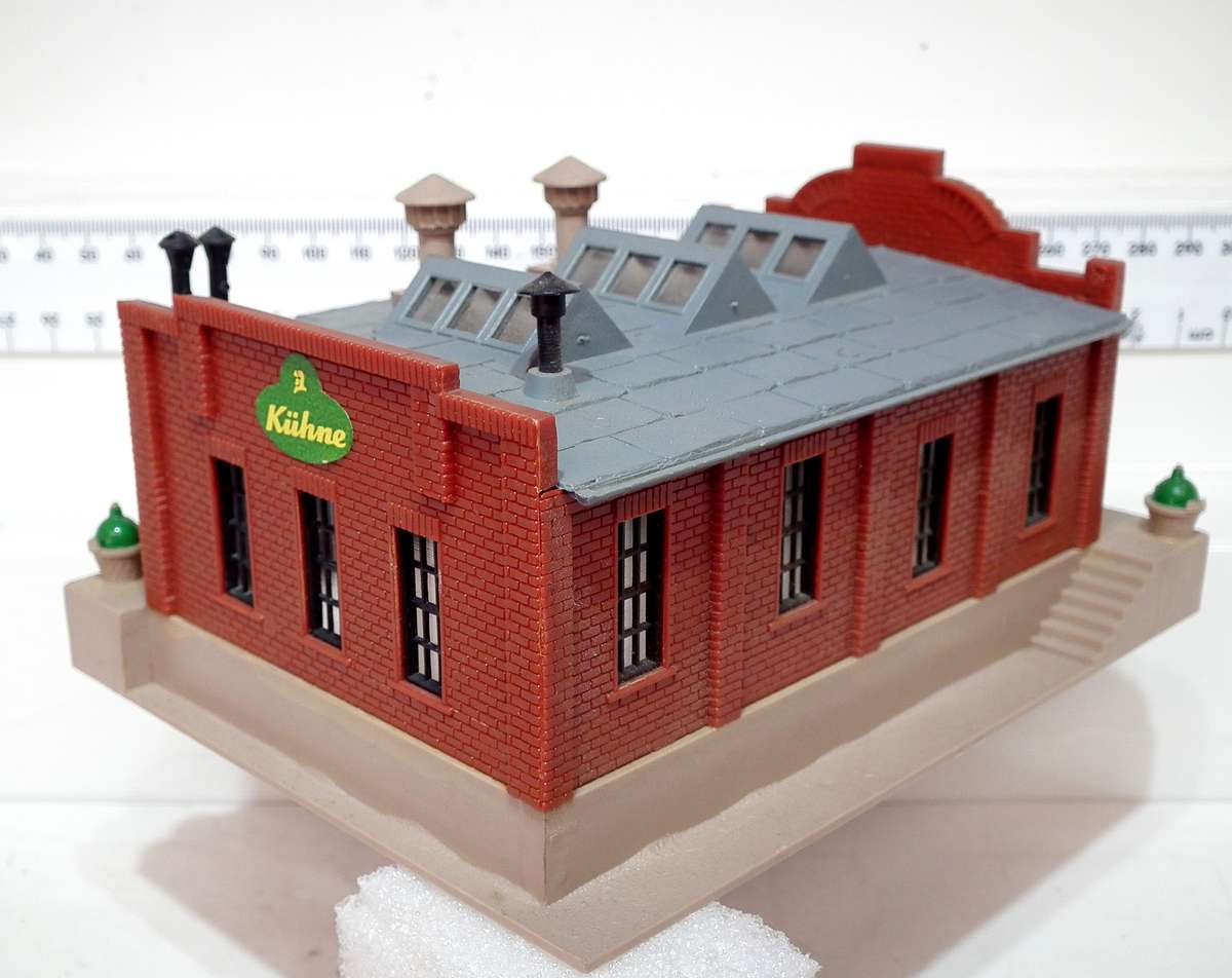 POLA HO:  Detailed Plastic Factory Building in Very Good Used, Un-boxed Condition.(GR)