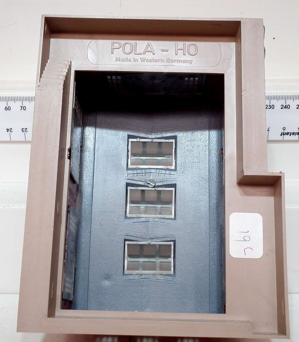 POLA HO:  Detailed Plastic Factory Building in Very Good Used, Un-boxed Condition.(GR)