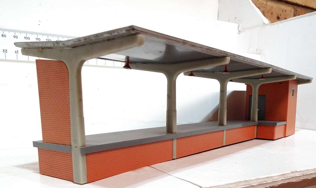 MERIT HO:  Plastic Train Platform in Fair Used Condition.(England)