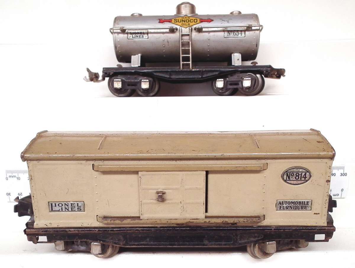 LIONEL O: Pre-War Single Dome Tanker(651) + Closed Car(814) in Good Used, Un-Boxed condition(USA)