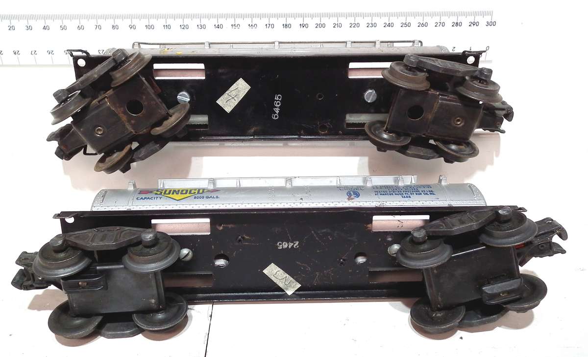 LIONEL O: REDUCED Pots-War "SUNOCO GAS" 6000 Gal Tanker Cars in Fair Used condition(USA)