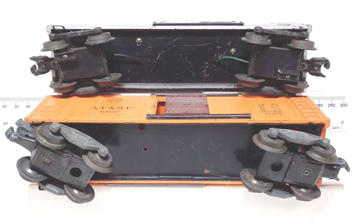 LIONEL O: Pots-War Auto Merchant Car+SF Freight Car in Fair Used condition(USA)