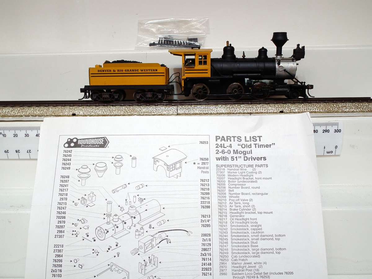 ROUNDHOUSE HO: Vintage 24L-4 Old Timer 2-6-0  Mogul Steam Locomotive in Good Running Condition.(USA)